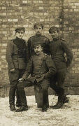 zdjęcie grupowe z 1915r. przedstawiające ułanów Prażmowskiego. Stanisław Królicki stoi pośrodku. Zdjęcie z archiwum rodzinnego P. Haliny Fidyt